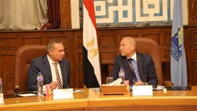 محافظ القاهرة يبحث تنفيذ فراغات عامة بالأسمرات
