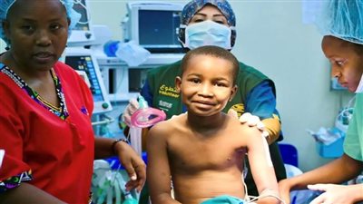 مركز الملك سلمان للإغاثة يدشن في تنزانيا وينفذ في اليمن مشروعًا لأمراض وجراحة القلب المفتوح والقسطرة