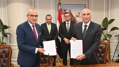 وزير الإسكان ورئيس شركة العاصمة يوقعان عقدا لضبط منظومة مياه الشرب والصرف بالعاصمة الإدارية