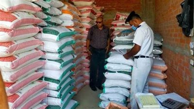 ضبط 107 أطنان مخصبات زراعية مجهولة المصدر بمصنع بدون ترخيص في الخانكة