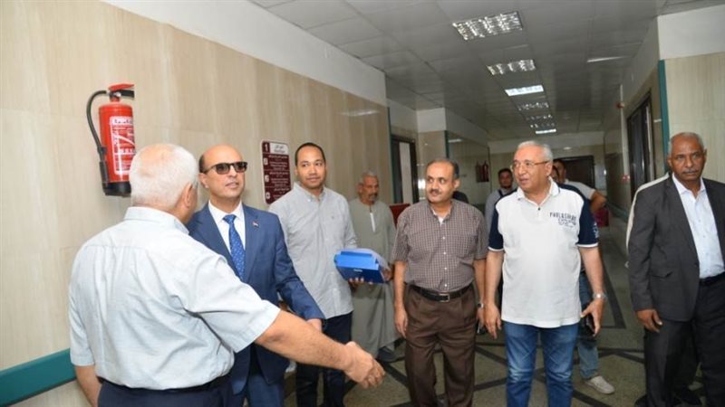 جولة رئيس جامعة أسيوط
