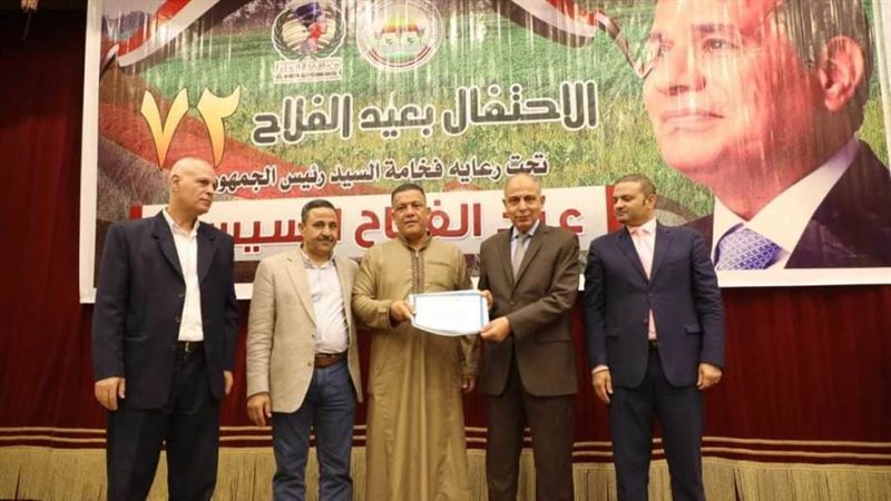 محافظ المنيا خلال