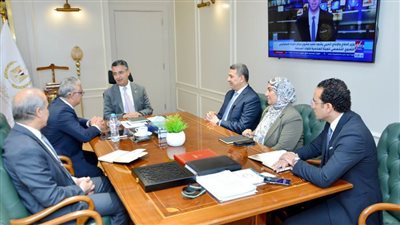 وزير التموين يلتقي رئيس المنطقة الاقتصادية لقناة السويس لبحث سُبل التعاون المشترك