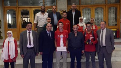 محافظ أسيوط يلتقي طلاب مدرسة ضيف الله الدولية للتكنولوجيا التطبيقية لاستعراض بعض المشروعات التكنولوجية الذكية