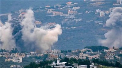 إسرائيل تقصف أهدافا لحزب الله واندلاع حرائق لديها إثر سقوط صواريخ من لبنان