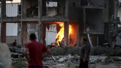 شهداء ومصابون فلسطينيون في قصف للاحتلال الإسرائيلي وسط وجنوب قطاع غزة