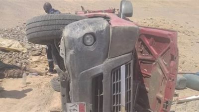 مصرع شخص وإصابة 3 في حادث انقلاب سيارة بطريق أبوسمبل جنوب أسوان