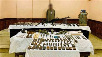 ضبط عنصر إجرامي بأسيوط يدير ورشة لتصنيع الأسلحة النارية وبحوزته 28 قطعة سلاح ناري
