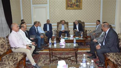  بالصور.. محافظ الغربية يلتقي وزير قطاع الأعمال داخل شركة غزل المحلة 