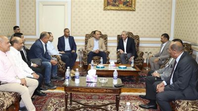وزير قطاع الأعمال العام يستهل زيارته لشركة 