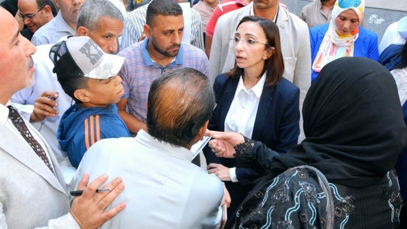 محافظ البحيرة تستمع