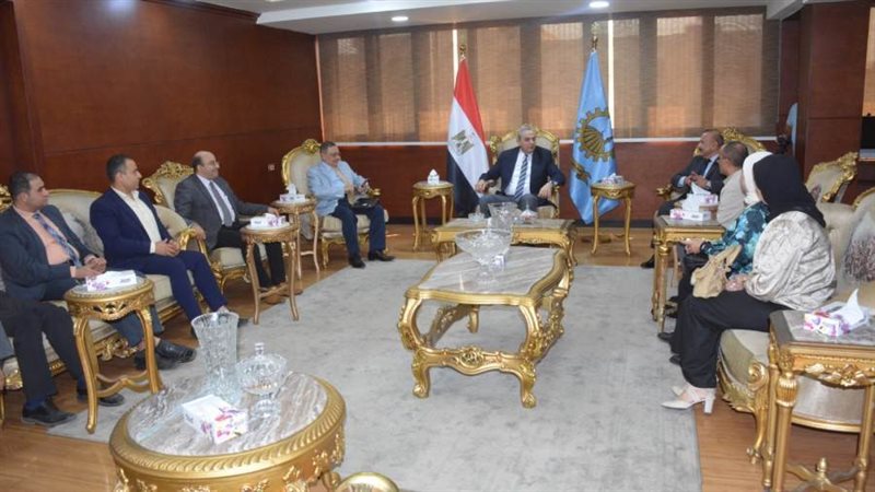 محافظ الغربية خلال