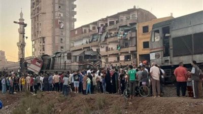 عاجل| وزير النقل ينتقل إلى موقع الحادث.. ويأمر بتشكيل لجنة فنية للوقوف على الأسباب 