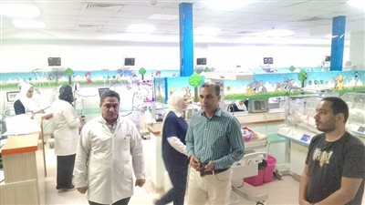 وكيل صحة البحيرة يشيد بالتزام الفريق الطبي بالمستشفى التخصصي بكوم حمادة