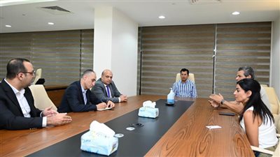 وزير الرياضة يلتقي الرئيس التنفيذي لنادي نيو جيزة لبحث استضافة مصر لبطولة العالم للبادل