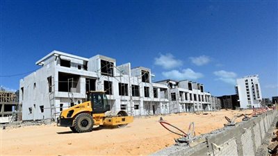 وزير الإسكان يشدد على الالتزام بالجداول الزمنية المحددة لتسليم وحدات العلمين الجديدة 