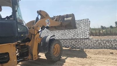 إزالة تعديات علي مساحة 2180 مترًا من الأراضي الزراعية وأملاك الدولة بالبحيرة