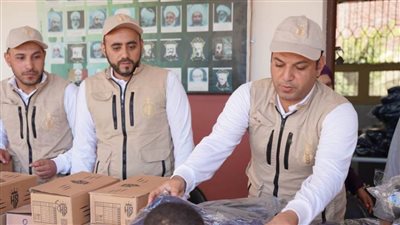 قطار «بيت الزكاة والصدقات» يصل 3 محافظات لتوزيع حقيبة مدرسية وأدوات كتابية على الطلاب الأيتام