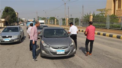 سكرتير بني سويف يتابع ميدانيًا لجنة فحص سيارات المعاقين لضمان حقوق المستفيدين