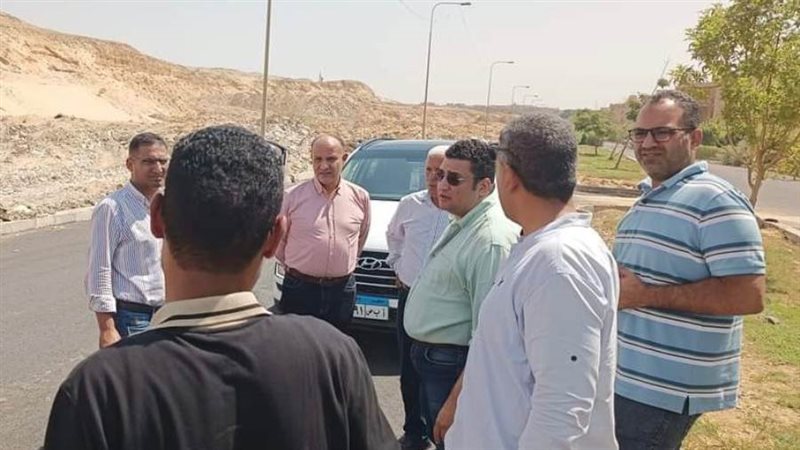 وزير الاسكان يتابع