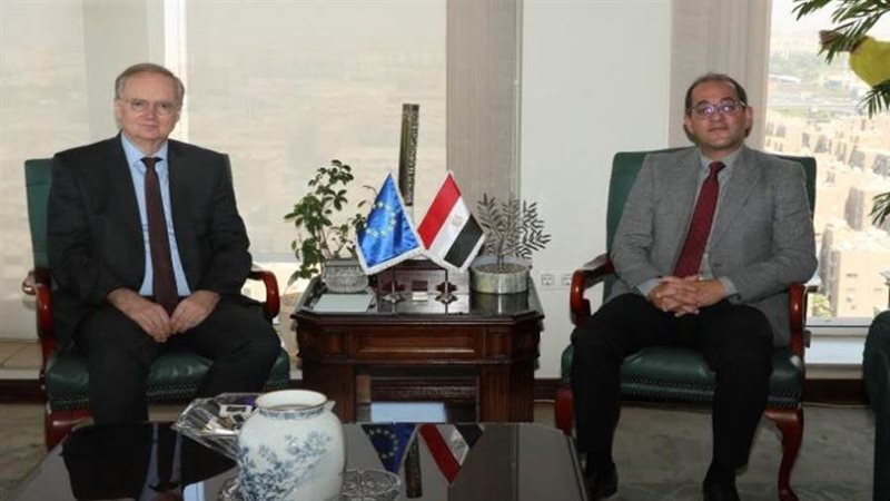 وزير المالية فى لقائه