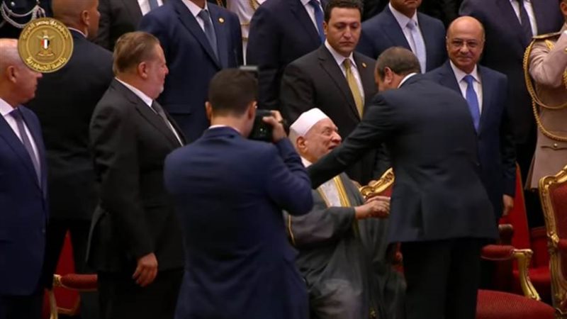 الرئيس السيسي يقبل