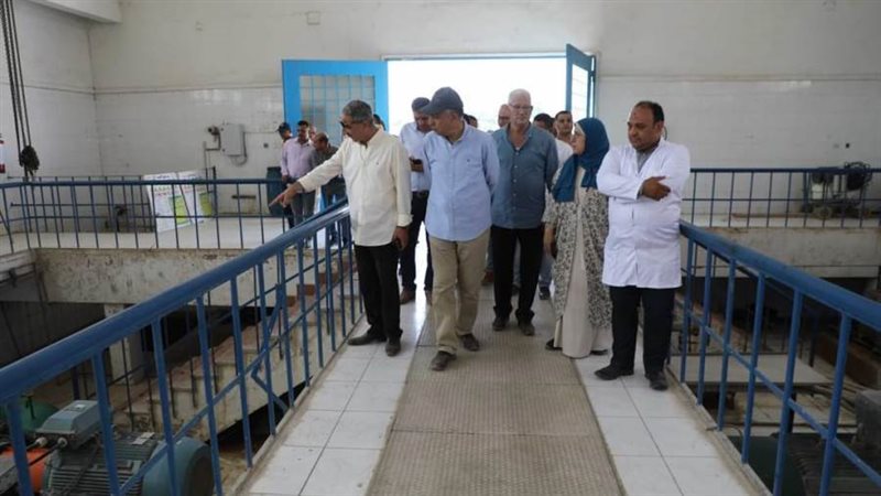 محافظ المنيا داخل