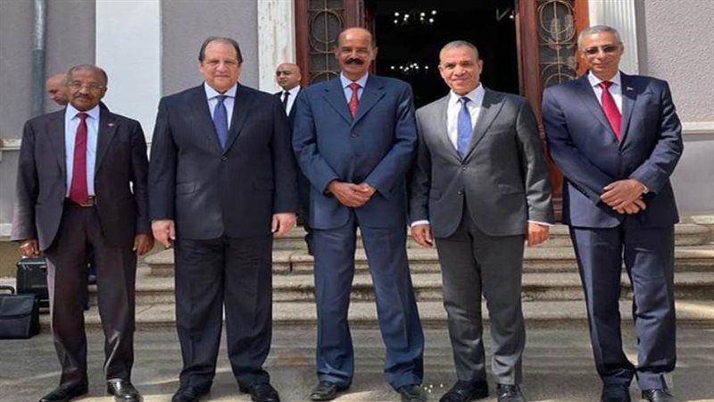 رئيس المخابرات ووزير