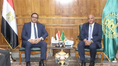 محافظ القليوبية يبحث استغلال أرض لإقامة مشاريع للشباب في بنها