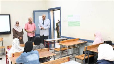 محافظ أسوان يطمئن على استعدادات 1519 مدرسة لاستقبال العام الدراسي الجديد