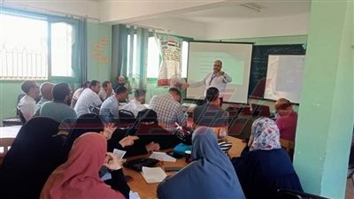 دورات تدريبية لتنمية مهارات المعلمين والإداريين بمعاهد كفر الشيخ
