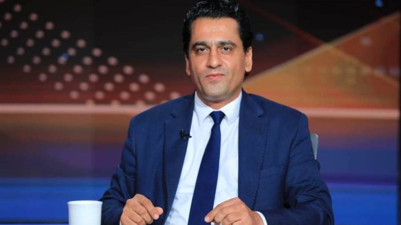 الكاتب الصحفي أيمن