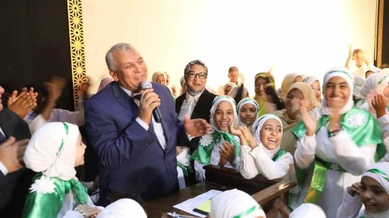 جانب من لقاء محافظ