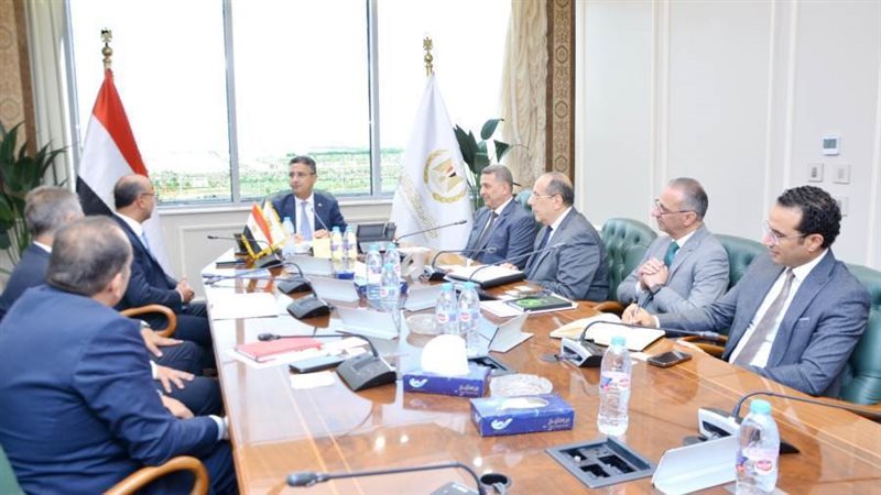 وزير التموين يبحث