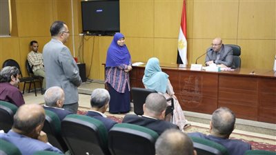 لجنة لمتابعة تخفيض منسوب المياه الجوفية بشارع بقرية إهوة ببني سويف