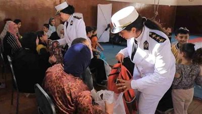 الداخلية توزع حقائب مدرسية وعبوات غذائية على الأسر الأولى بالرعاية بالمحافظات