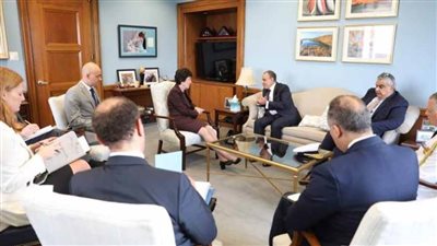 وزير الخارجية يؤكد أهمية العمل على إنشاء دولة فلسطينية مستقلة وخلق أفق سياسي للشعب الفلسطيني