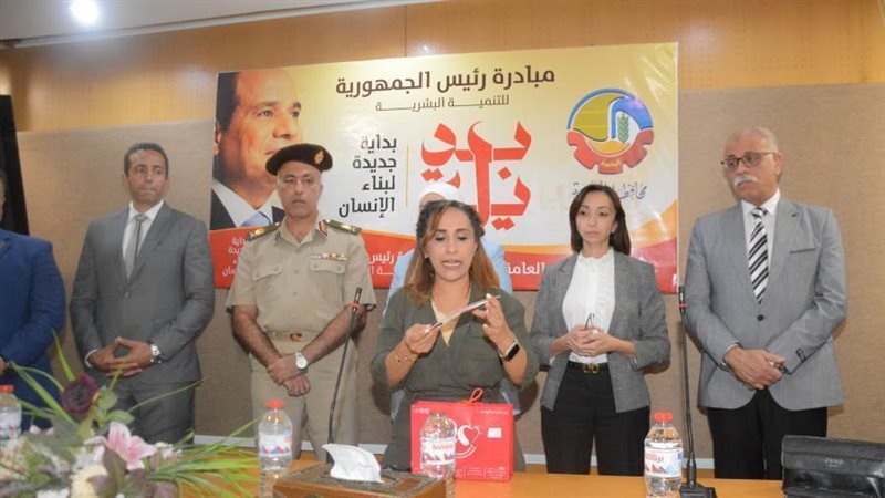 جانب من فعاليات توزيع