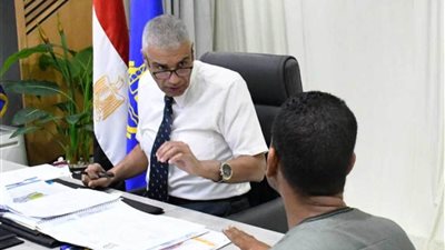 محافظ أسوان يؤكد أن تلبية المطالب الجماهيرية تقع في مقدمة أولويات العمل التنفيذي 