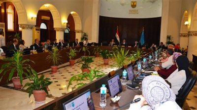 مجلس خدمة المجتمع وتنمية البيئة يناقش منظومة القوافل الطبية بجامعة الإسكندرية