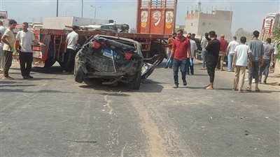 بالصور.. إصابة مأذون شرعي ووفاة ابنته بسبب تصادم سيارة نقل ثقيل بملاكي