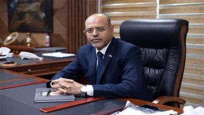 وزير العمل يوجه بالمتابعة وصرف تعويضات للمصابين ضحايا انقلاب سيارة ربع نقل بالمنيا 