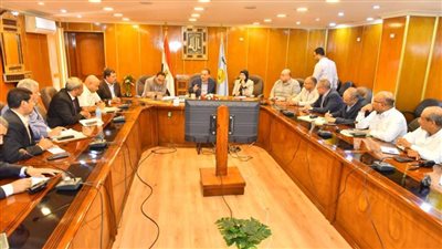 محافظ أسيوط يتابع مستجدات ملفي التصالح بمخالفات البناء وتقنين أراضي أملاك الدولة