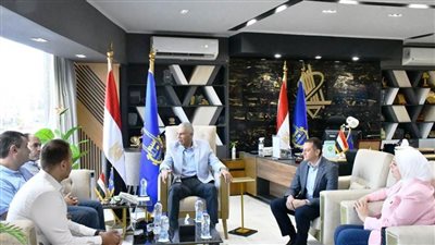 محافظ أسوان يستقبل وفد 