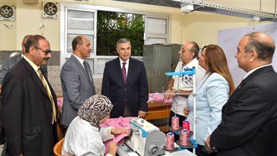 محافظ الإسكندرية يتفقد سير العملية التعليمية في بداية العام الدراسي الجديد