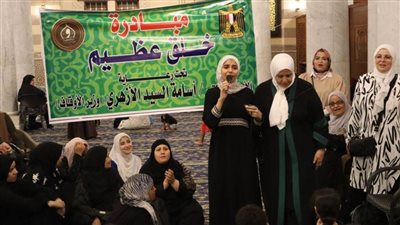 في إطار مبادرة خلق عظيم.. إقبال على حضور دروس الواعظات في مسجد السيدة زينب 