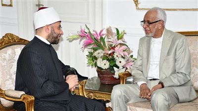 وزير الأوقاف يستقبل شيخ الطريقة الرضوانية 