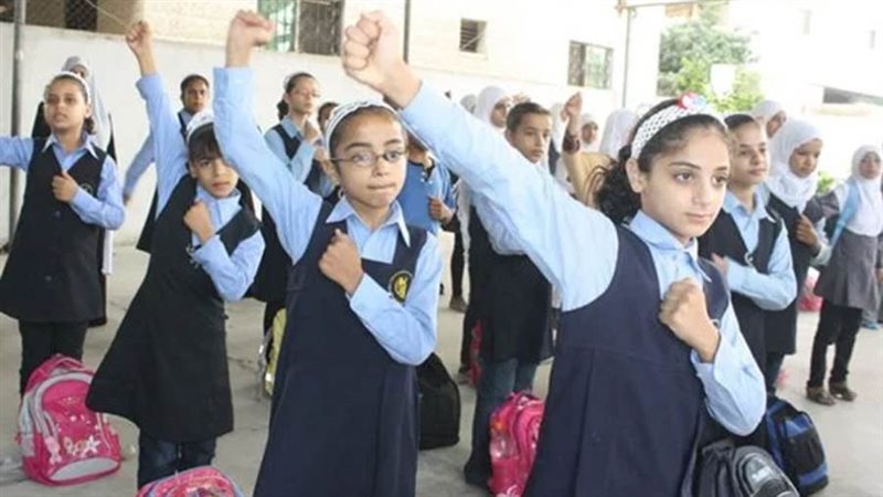 الزي الرسمي إلى المدرسة