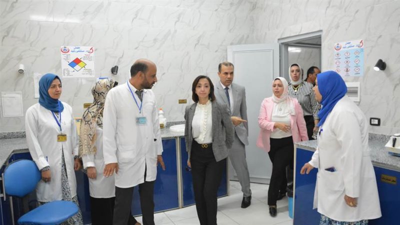 محافظ البحيرة تتفقد