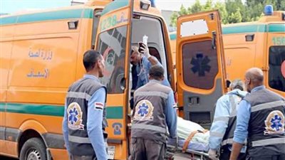 إصابة 6 طلاب في اصطدام سيارة بحاجز الطريق بأسيوط 